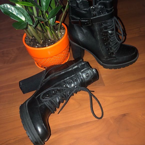 Guess Shoes - BARELY WORN GREAT CONDITION